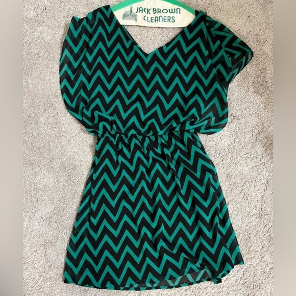 Buttons Green and Black zigzag mini dress. Size small - Picture 6 of 8